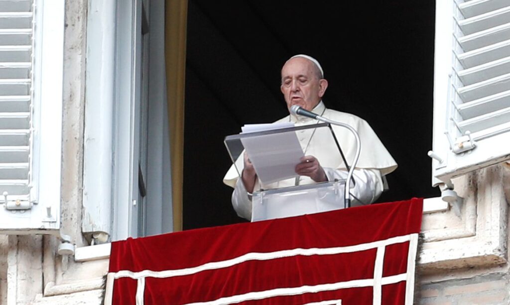 Imagem Ilustrando a Notícia: Papa faltará à missa dominical, mas fará oração habitual ao meio-dia