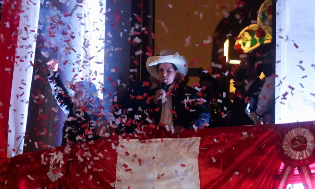 Imagem Ilustrando a Notícia: Após batalha judicial, Pedro Castillo é confirmado presidente eleito do Peru