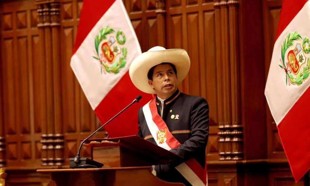 Imagem Ilustrando a Notícia: Pedro Castilho assume presidência do Peru e defende país sem corrupção