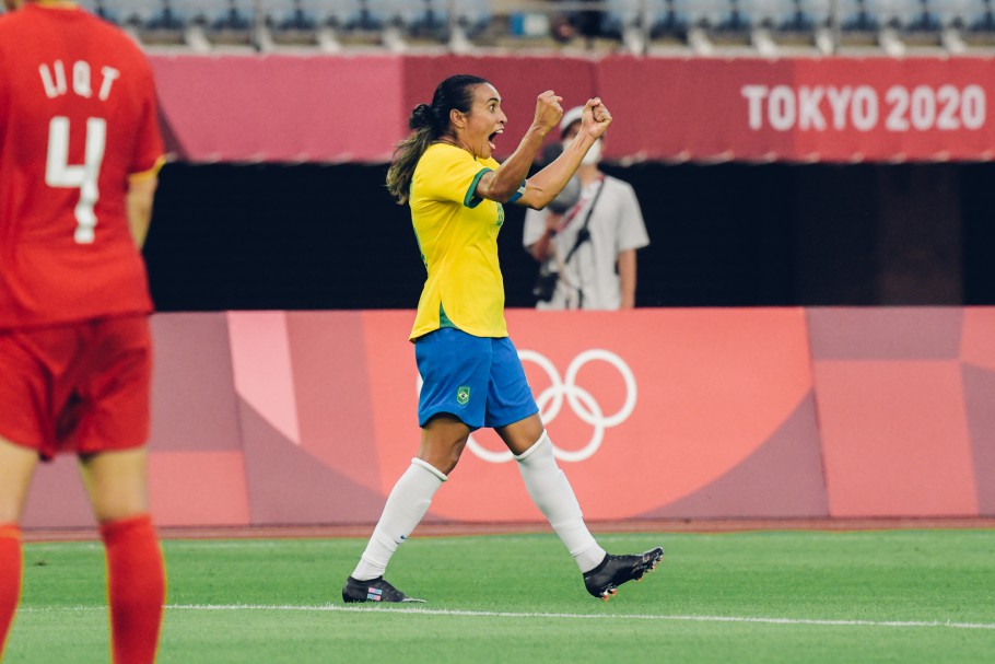 Imagem Ilustrando a Notícia: Com dois gols na estreia, Marta se torna a segunda maior artilheira das Olimpíadas