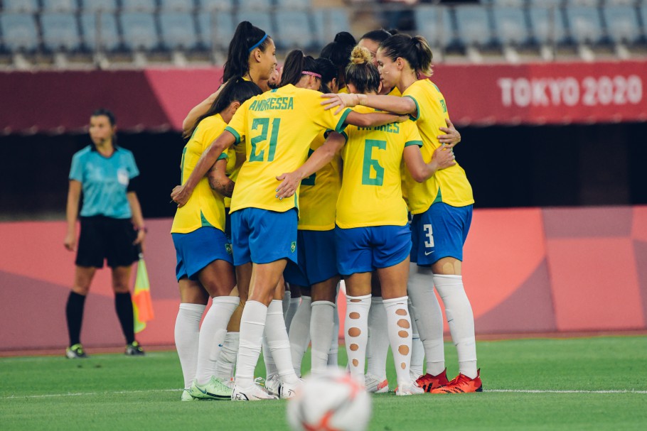 Imagem Ilustrando a Notícia: Valendo vaga na semifinal, Brasil enfrenta o Canadá no futebol feminino