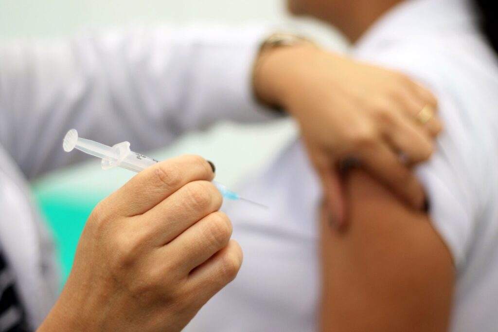 Imagem Ilustrando a Notícia: Cidade goiana tem 85% da população vacinada; veja quais são as mais imunizadas do estado