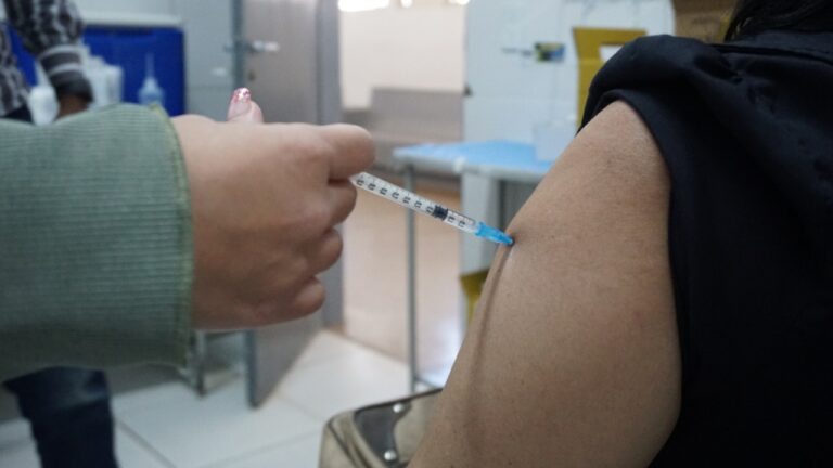 Imagem Ilustrando a Notícia: Saúde amplia vacinação contra a gripe em todo o país