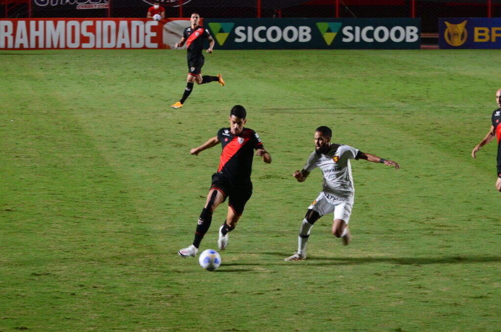 Imagem Ilustrando a Notícia: Com dois gols em três minutos, Atlético-GO e Sport ficam no empate