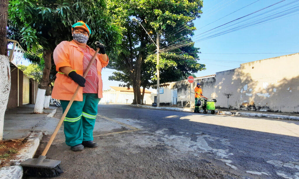 Imagem Ilustrando a Notícia: Trabalho digno: conheça melhor quem são as pessoas que deixam Goiânia limpa