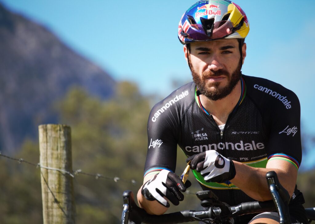 Imagem Ilustrando a Notícia: Henrique Avancini fica fora do pódio, mas conquista melhor resultado do Brasil no ciclismo mountain bike