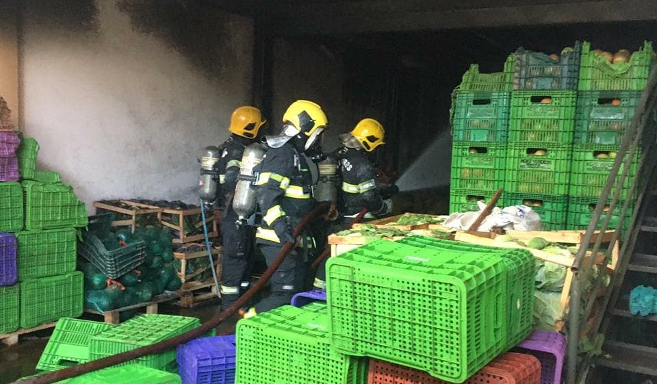 Imagem Ilustrando a Notícia: Bombeiros atendem ocorrência de incêndio no Ceasa, em Goiânia