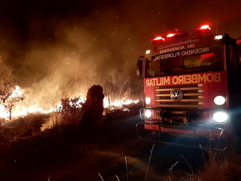 Imagem Ilustrando a Notícia: Com avanço da seca, incêndio atinge o Parque Nacional das Emas, em Goiás