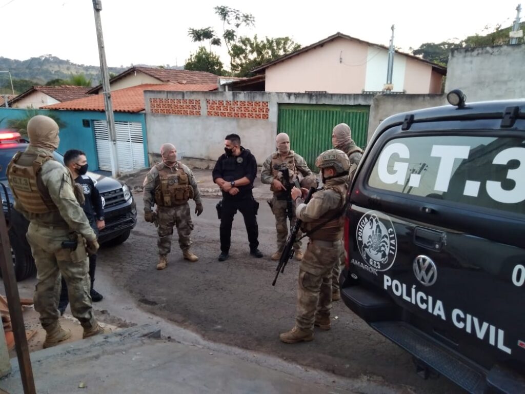 Imagem Ilustrando a Notícia: Polícia Civil realiza operação “hooligans” em Goiânia e realiza nove mandatos de prisão