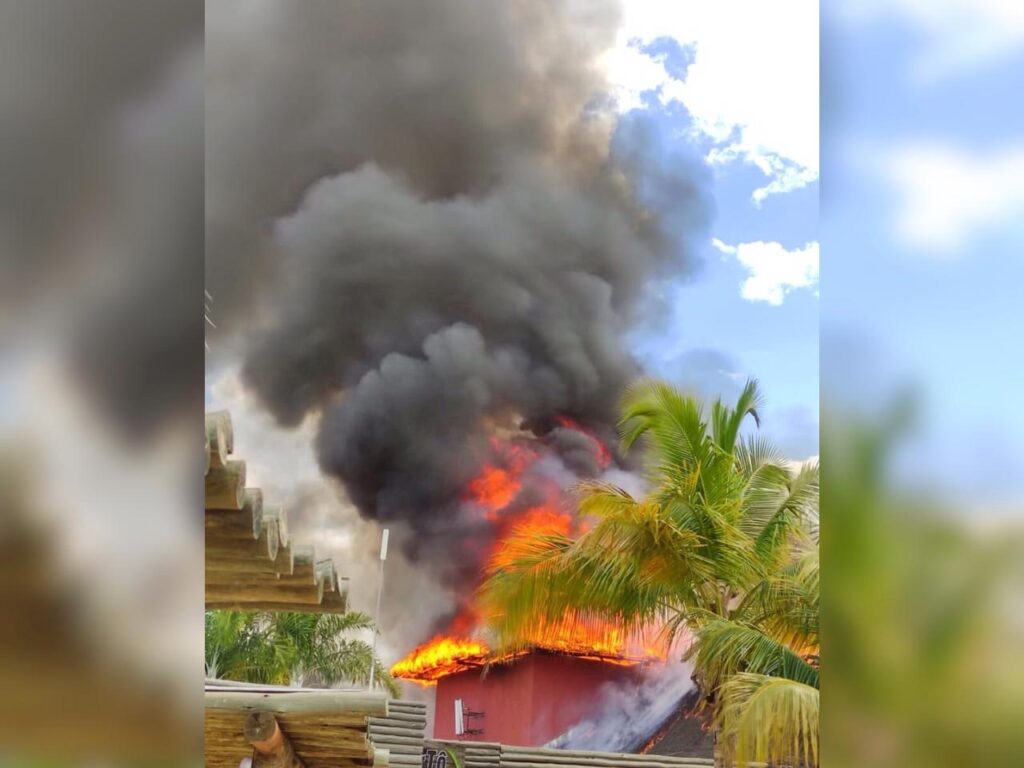 Imagem Ilustrando a Notícia: Incêndio atinge restaurante no Hot Park, em Rio Quente