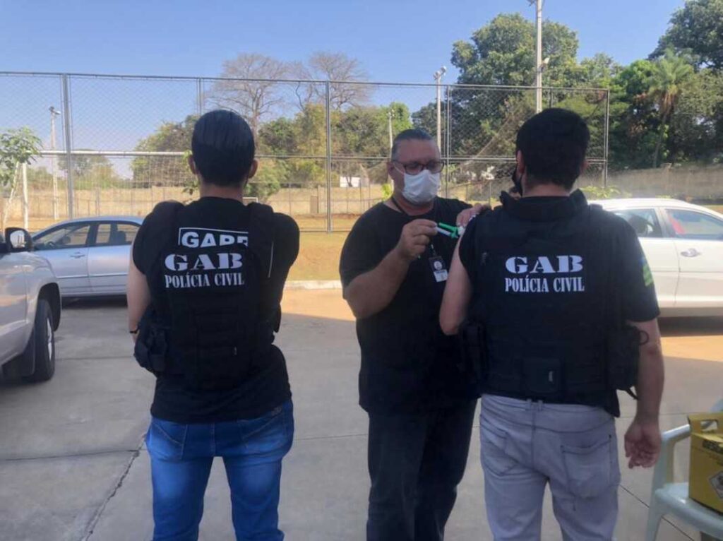 Imagem Ilustrando a Notícia: Polícia Civil de Goiás encerra campanha de vacinação após imunizar todos os servidores contra Covid-19