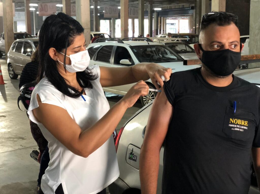 Imagem Ilustrando a Notícia: Vacinação contra Covid-19 em Goiânia começa para pessoas a partir de 33 anos