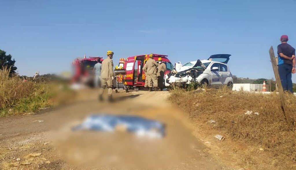 Imagem Ilustrando a Notícia: Colisão entre carro e uma moto deixa duas vítimas fatais na GO-222, em Anápolis