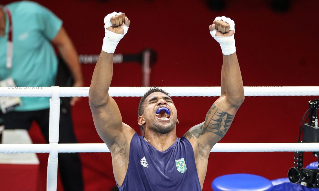 Imagem Ilustrando a Notícia: Boxe brasileiro garante medalha no oitavo dia da Olimpíada 2020