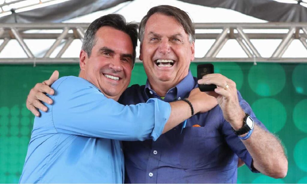 Imagem Ilustrando a Notícia: Bolsonaro confirma o senador Ciro Nogueira para a Casa Civil