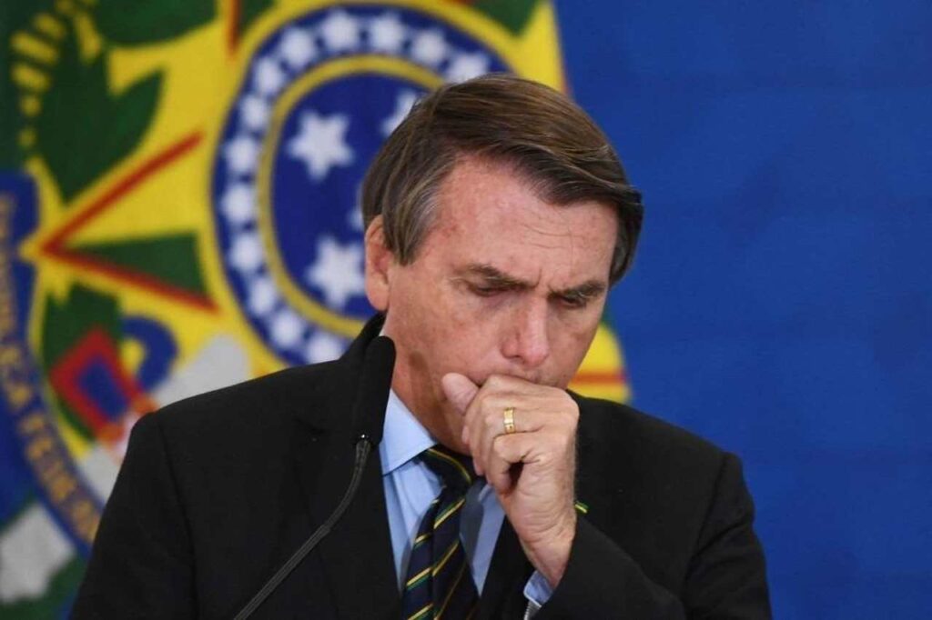 Imagem Ilustrando a Notícia: Bolsonaro é internado no Hospital das Forças Armadas sentindo fortes dores