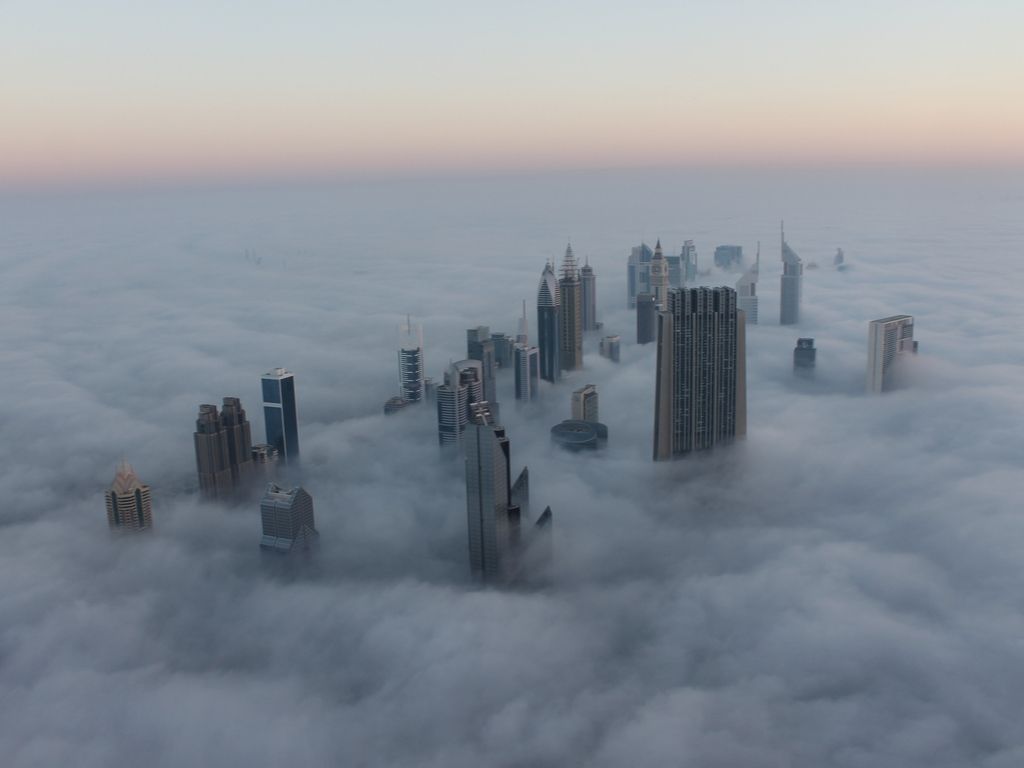 Imagem Ilustrando a Notícia: Ao registrar altas temperaturas de até 50º, Dubai ‘cria chuva artificial’ com drones