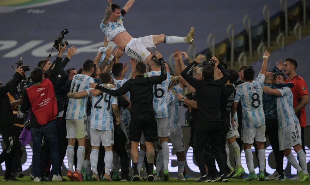 Imagem Ilustrando a Notícia: Argentina vence Brasil na Copa América e quebra jejum de títulos
