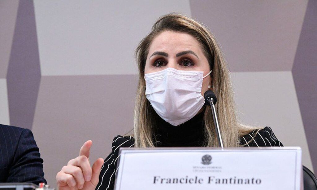 Imagem Ilustrando a Notícia: Ex-chefe do PNI defende vacinas e campanhas de controle da pandemia