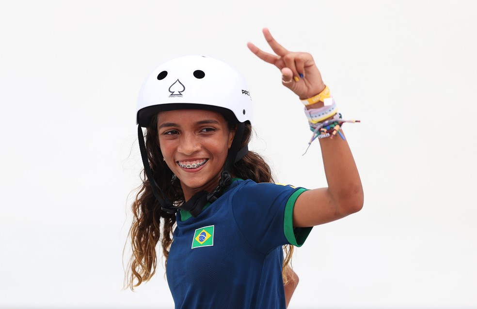 Imagem Ilustrando a Notícia: Rayssa Leal, a “Fadinha” do skate, conquista a medalha de prata para o Brasil