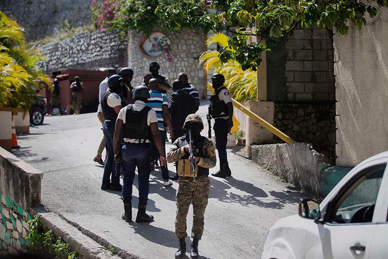 Imagem Ilustrando a Notícia: Ex-militares colombianos e haitianos são suspeitos no assassinato do presidente do Haiti