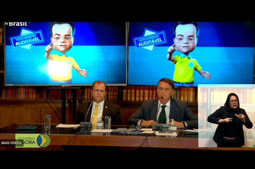 Imagem Ilustrando a Notícia: Senadores classificam live de Bolsonaro sobre urna eletrônica como ataque à democracia