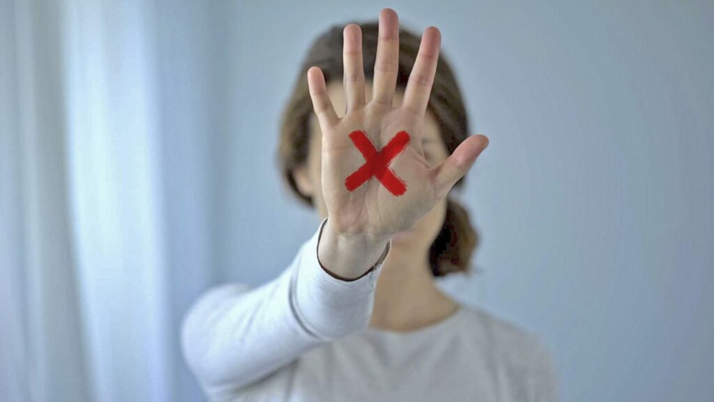 Imagem Ilustrando a Notícia: Lei que cria Programa Sinal Vermelho contra a violência doméstica é sancionada