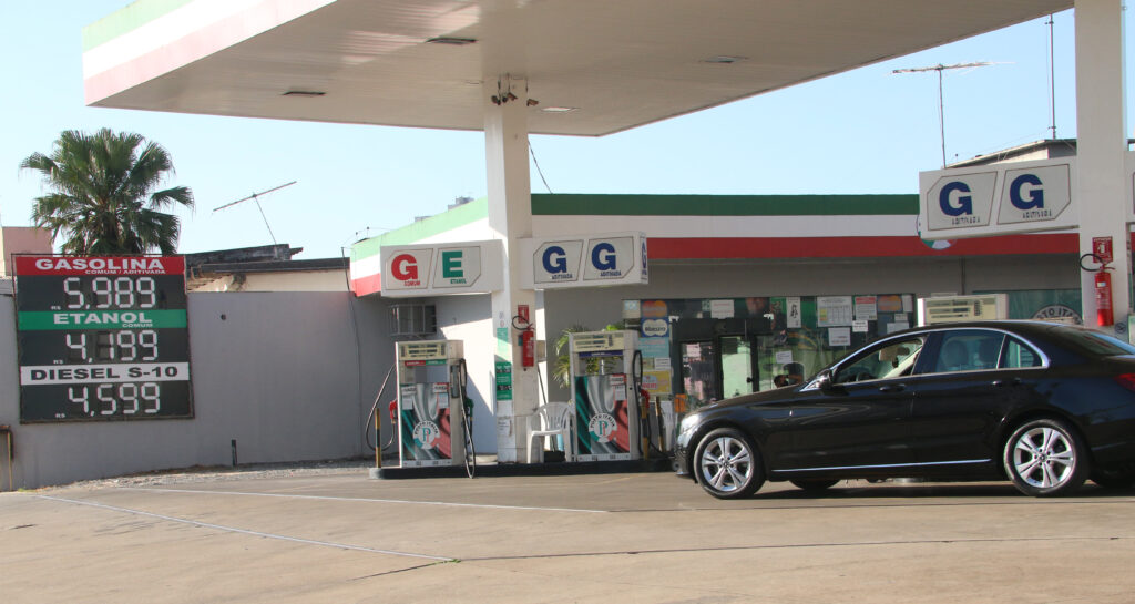 Imagem Ilustrando a Notícia: Alta de gasolina reduz em 20% o consumo