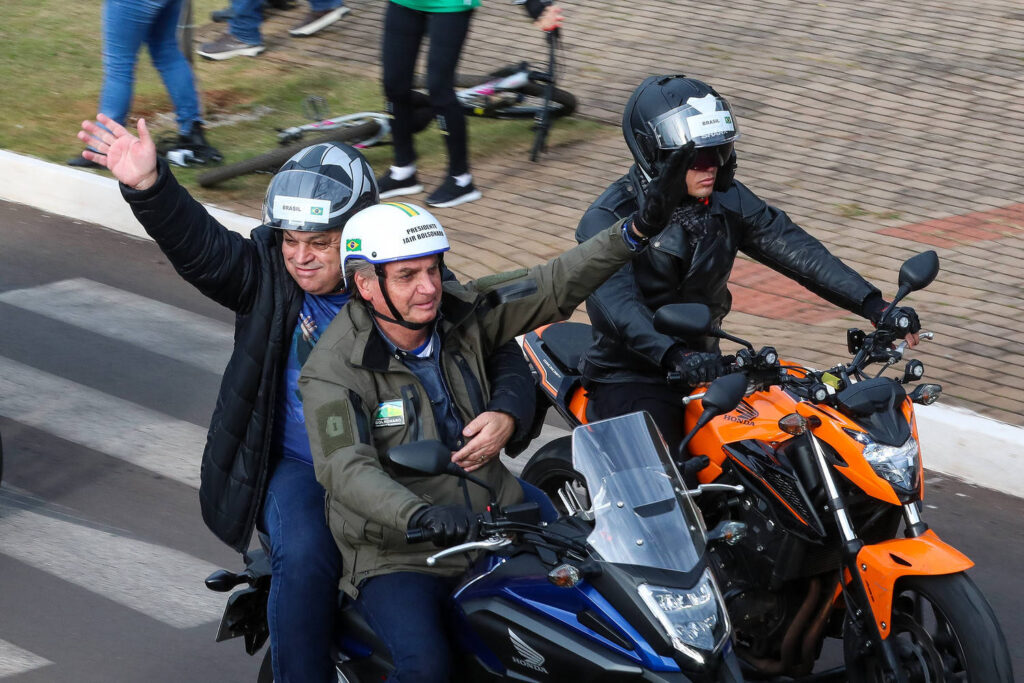 Imagem Ilustrando a Notícia: Bolsonaro anuncia motociada em Manaus neste sábado (17)