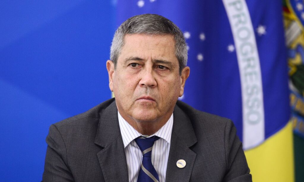 Imagem Ilustrando a Notícia: Ministro Braga Netto diz que não há ameaça contra eleições