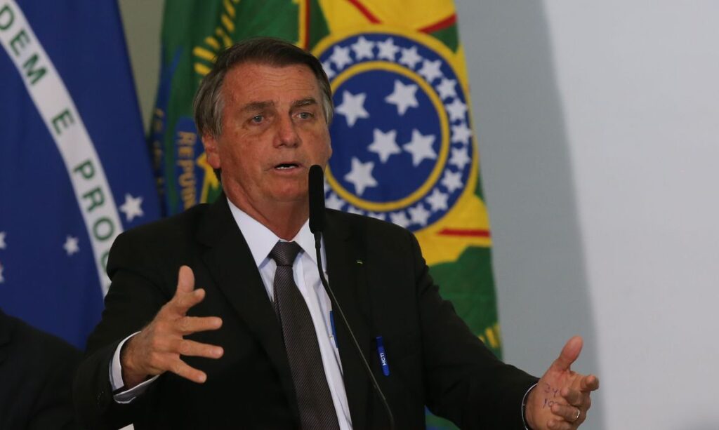 Imagem Ilustrando a Notícia: Presidente Bolsonaro anuncia que irá realizar reforma ministerial