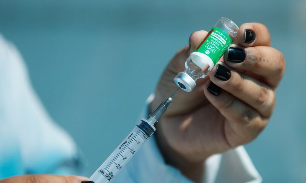 Imagem Ilustrando a Notícia: Governo estadual solicita preço para compra de vacina contra Covid-19 para imunizar 1 milhão de pessoas