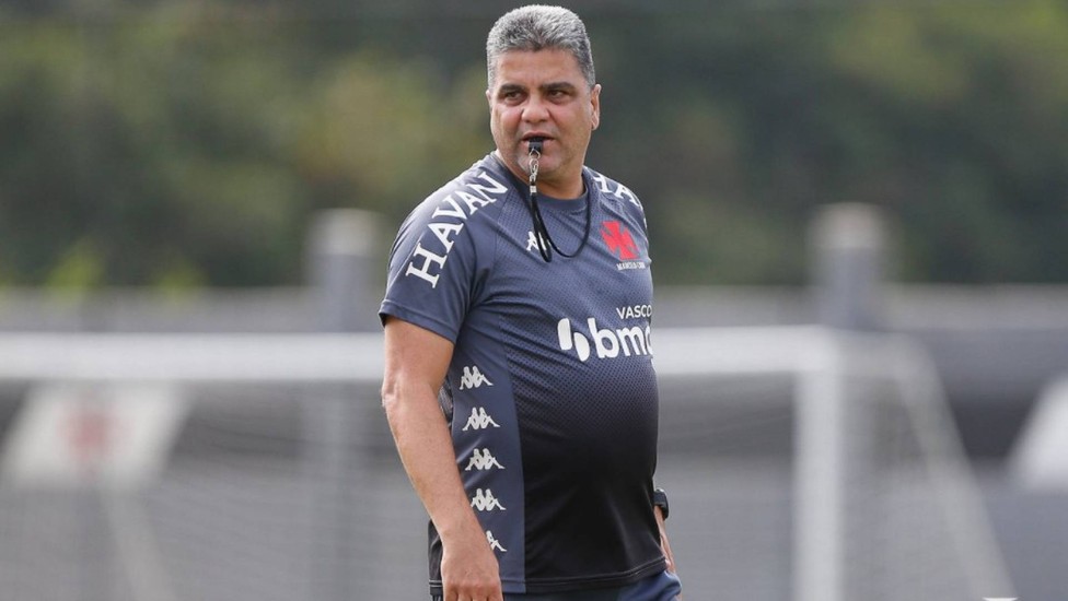 Imagem Ilustrando a Notícia: Goiás anuncia Marcelo Cabo como seu mais novo treinador