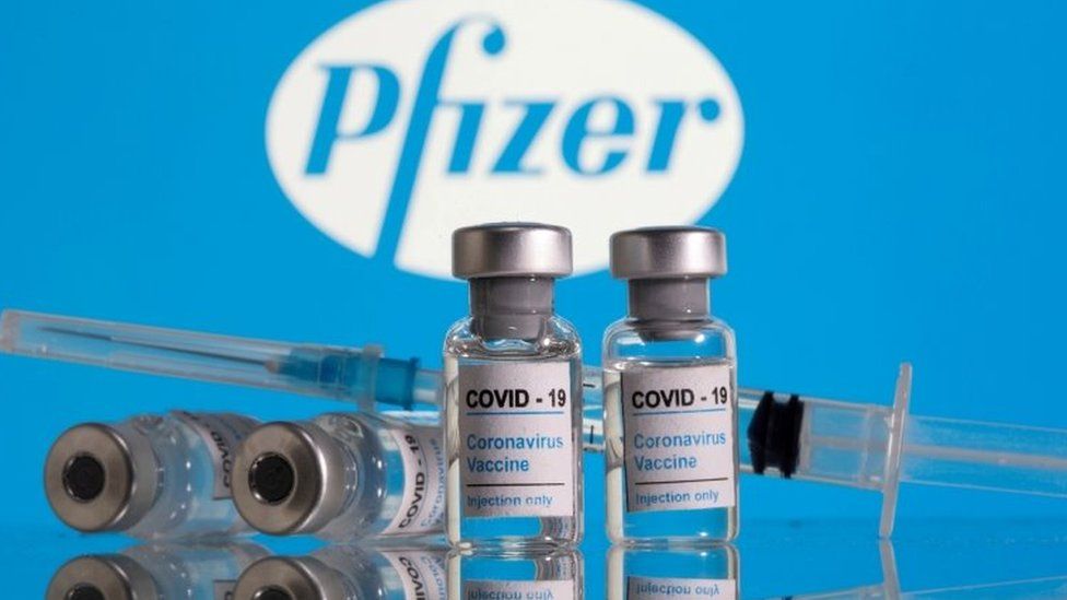 Imagem Ilustrando a Notícia: Vacina da Pfizer recebe aval da agência reguladora americana