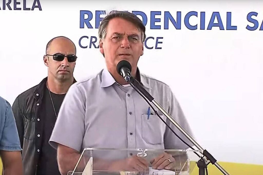 Imagem Ilustrando a Notícia: “A conta do ‘fique em casa’ chegou”, diz Bolsonaro ao culpar governadores por alta na inflação