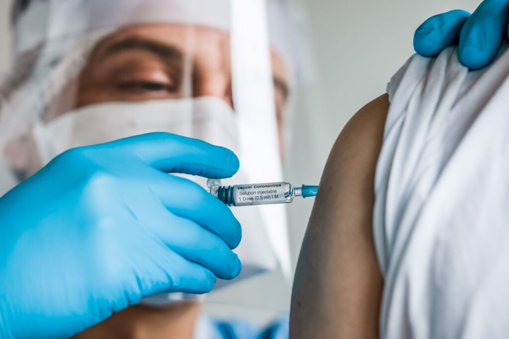 Imagem Ilustrando a Notícia: Vacina impediu 97% de mortes por Covid-19 de janeiro a julho no Brasil