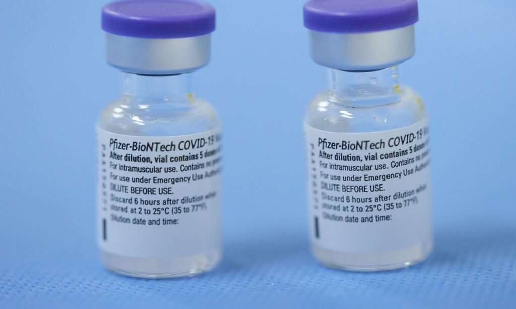 Imagem Ilustrando a Notícia: Pfizer fecha acordo para produção de vacinas da covid-19 no Brasil