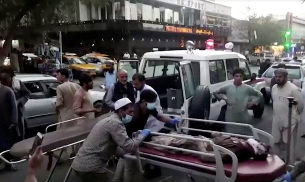 Imagem Ilustrando a Notícia: Novo balanço indica pelo menos 95 mortos em explosões em Cabul