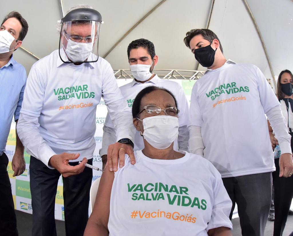 Imagem Ilustrando a Notícia: Mais de 1.5 milhão de pessoas já tomaram duas doses da vacina contra Covid-19 em Goiás