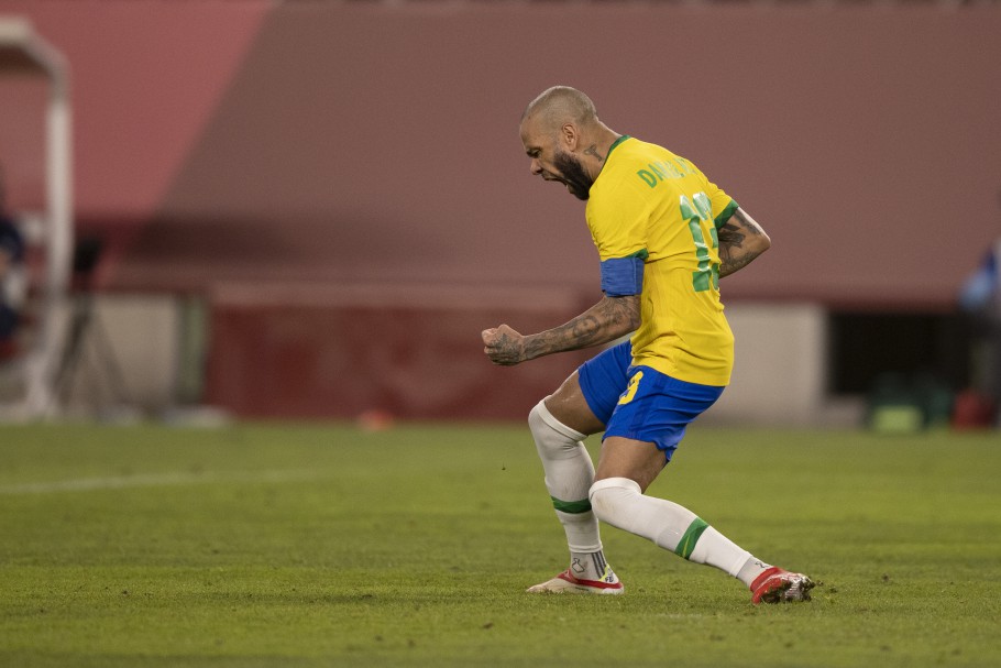Imagem Ilustrando a Notícia: Daniel Alves pede que Seleção desfrute da decisão contra a Espanha: ‘Será um dia especial’