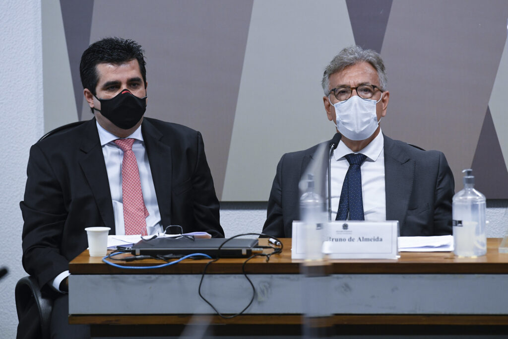 Imagem Ilustrando a Notícia: Em depoimento a CPI, Hélcio Bruno nega envolvimento em irregularidade na compra de vacina