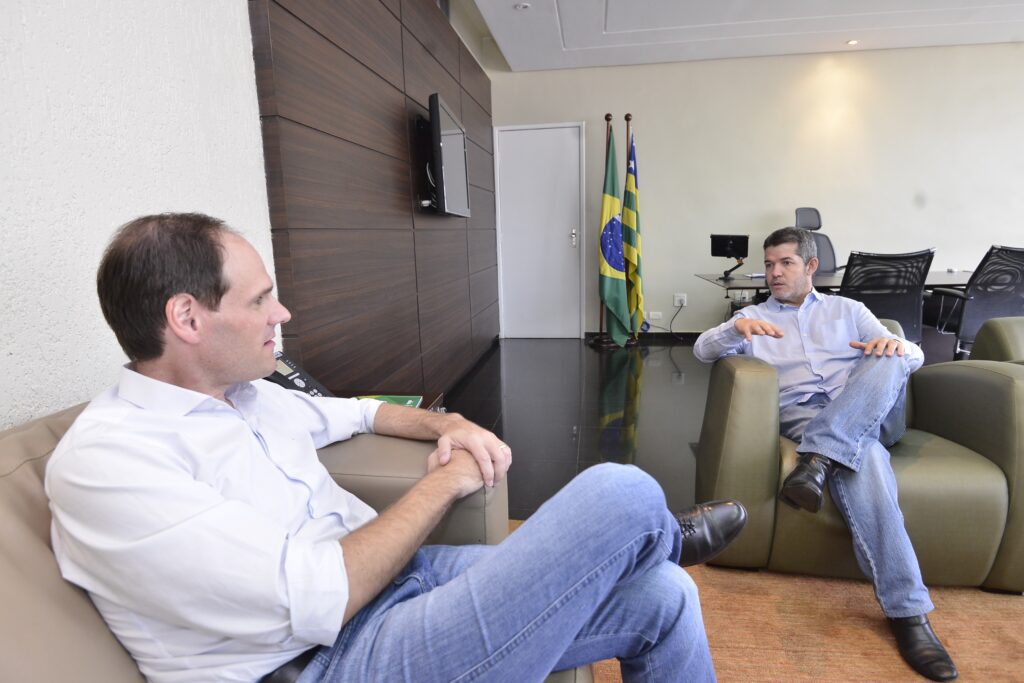 Imagem Ilustrando a Notícia: De saída do PSB, Lissauer Vieira diz que busca partido que apoia Caiado