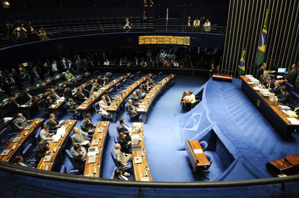 Imagem Ilustrando a Notícia: Volta das coligações é aprovada em segundo turno na Câmara Federal