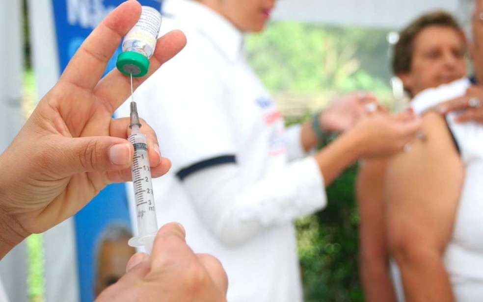 Imagem Ilustrando a Notícia: Mais de 400 servidores da educação recusaram vacina em Goiás