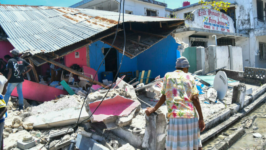 Imagem Ilustrando a Notícia: Terremoto no Haiti deixa mais de 700 mortos e haitianos temem chegada de tempestade
