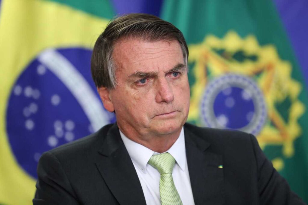 Imagem Ilustrando a Notícia: Bolsonaro culpa estados pela alta do gás e da gasolina: ‘Vamos ver quem é o vilão nessa história’