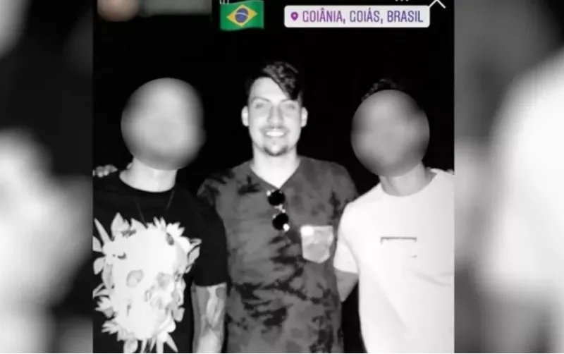 Imagem Ilustrando a Notícia: Fiscalização põe fim a festa clandestina com presença de filho de Bolsonaro, em Goiânia