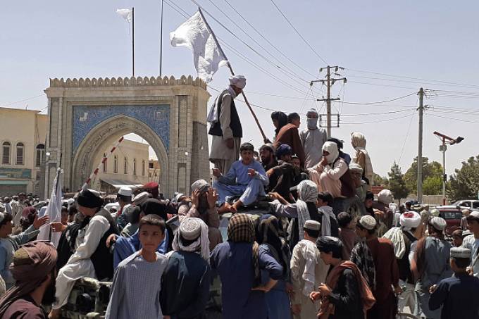 Imagem Ilustrando a Notícia: Talibã anuncia conquista de última província de oposição ao grupo