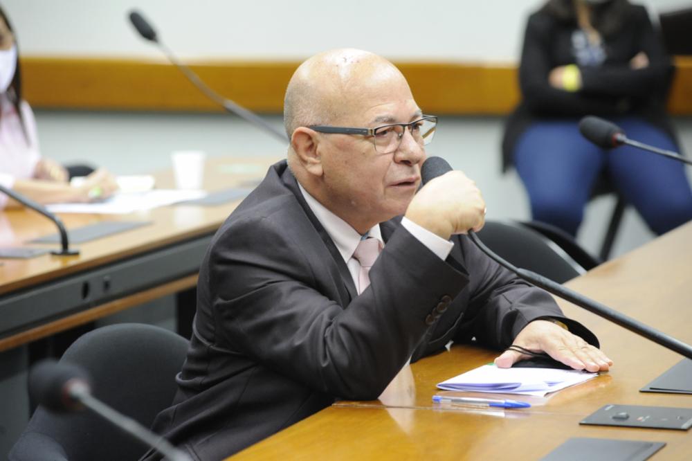 Imagem Ilustrando a Notícia: Tribunal Regional Eleitoral de Goiás acata pedido de cassação do professor Alcides