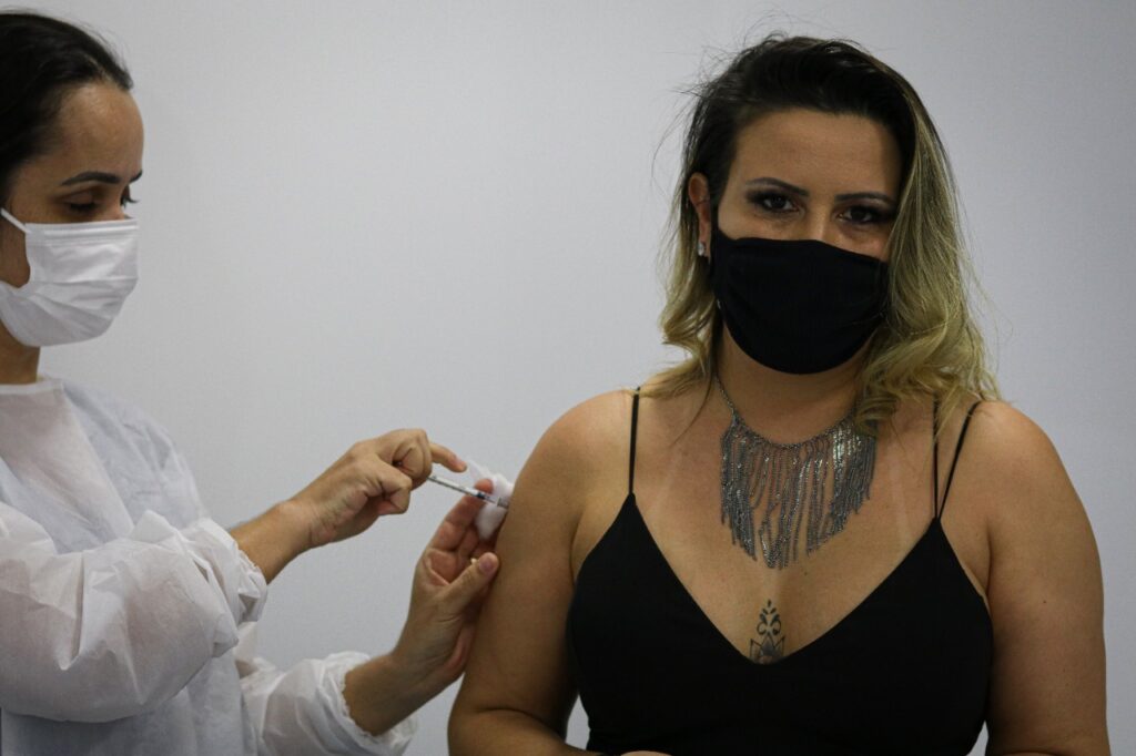 Imagem Ilustrando a Notícia: Goiânia abrirá 29 pontos de vacinação contra Covid-19 nesta terça-feira (31)